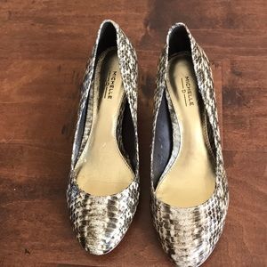 Michelle D Shoe exotic trim heeled in size 7 1/2.